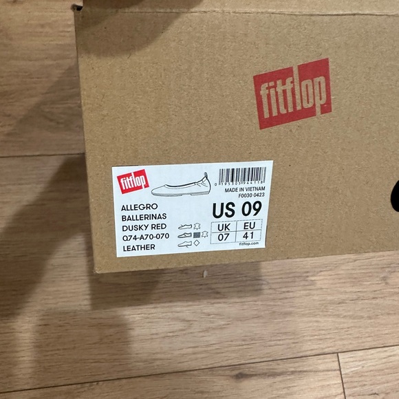 Clarks Pink Slip-On Flats - Picture 2 of 3